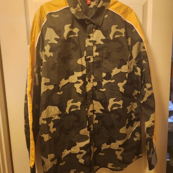 NWOT Men's Guess XL Camouflage Striped Shirt - Picture 1 of 5